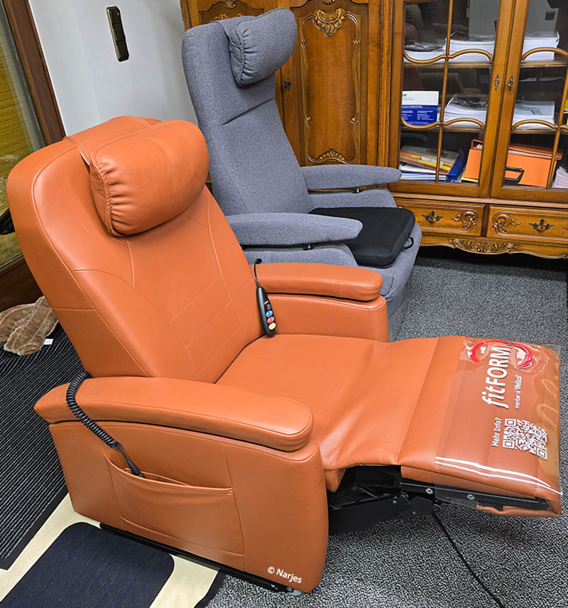 Fitform 570 Vario, Aufstehsessel, Pflegesessel mit Fußstütze