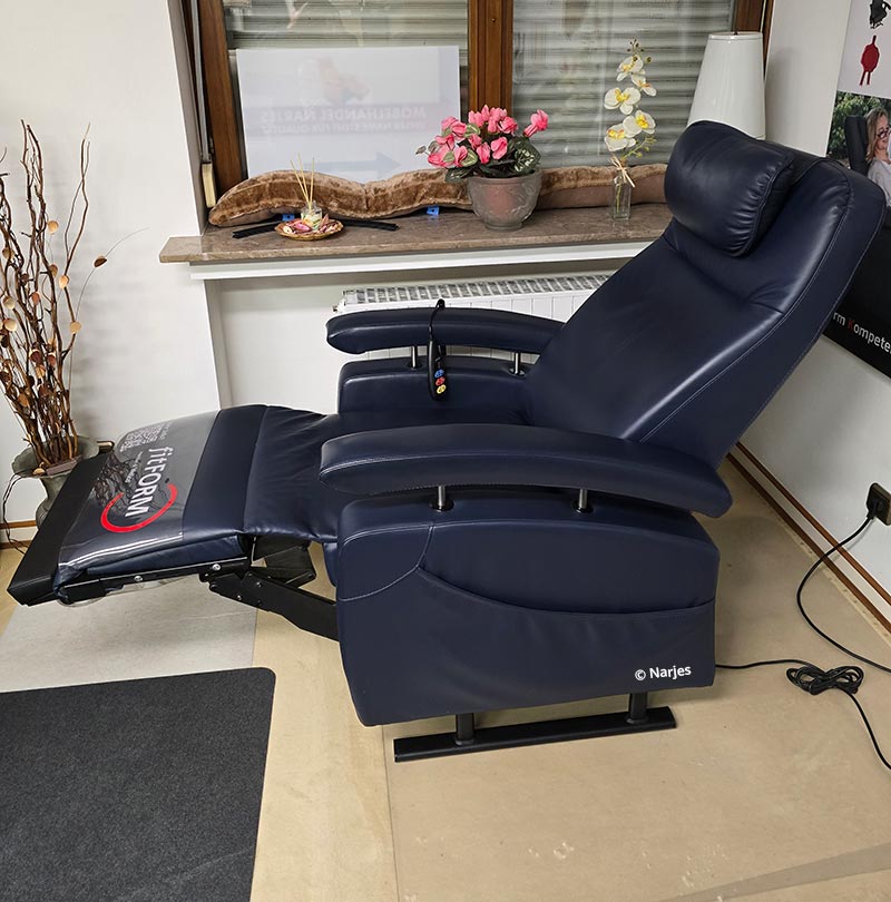 Fitform Pflegesessel 560 Vario, 3motorig, Ausstellungsstück, Liegeposition