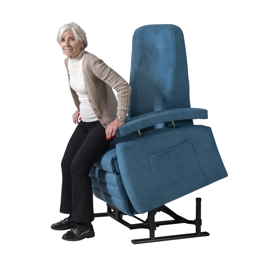 Pflegesessel in Aufstehposition mit Frau.