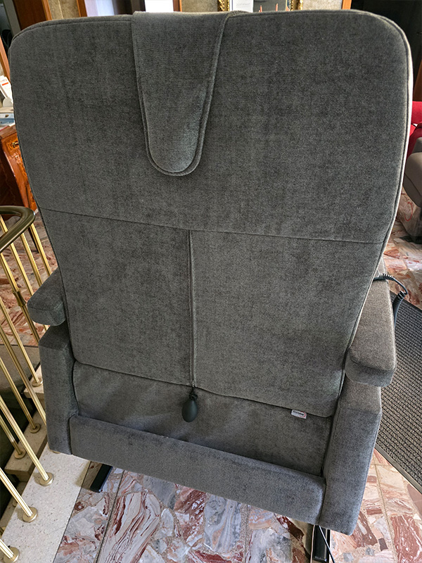 Pflegesessel Fitform Grande elektrisch verstellbar in grau extra breit.