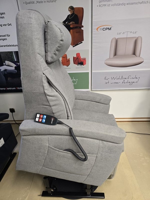 Pflegesessel Fitform 570 mit ILP Rückenlehne.