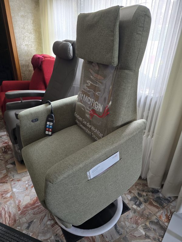 Wellness Sessel grau mit Aufstehfunktion.