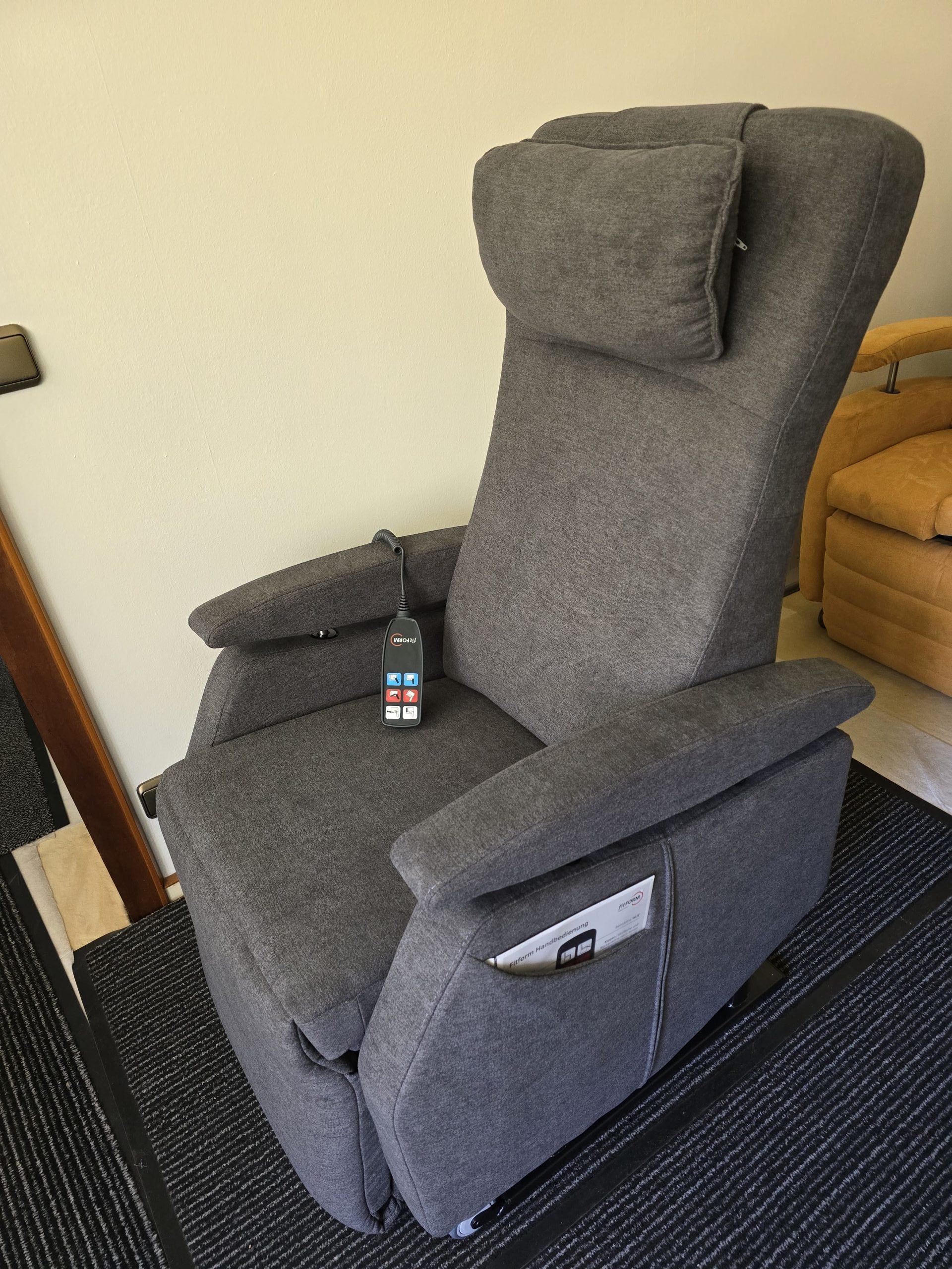 Fitform Pflegesessel Modell Vario 570 Farbe grau.