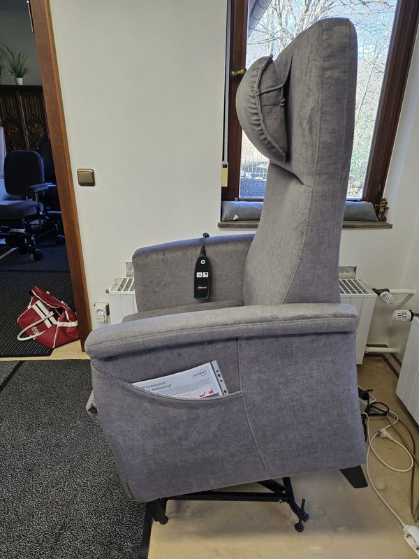 Pflegesessel Fitform 580 in grau.