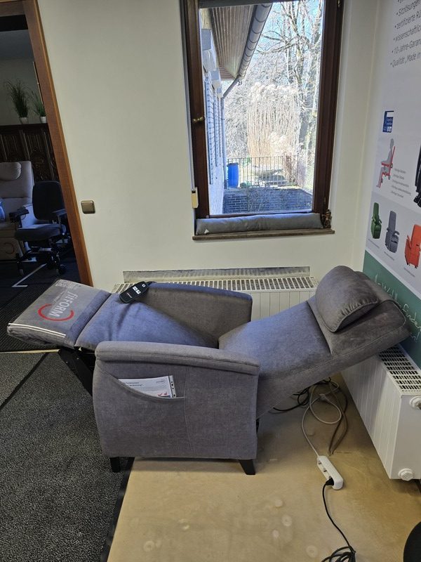 Pflegesessel Fitform 580 in grau.