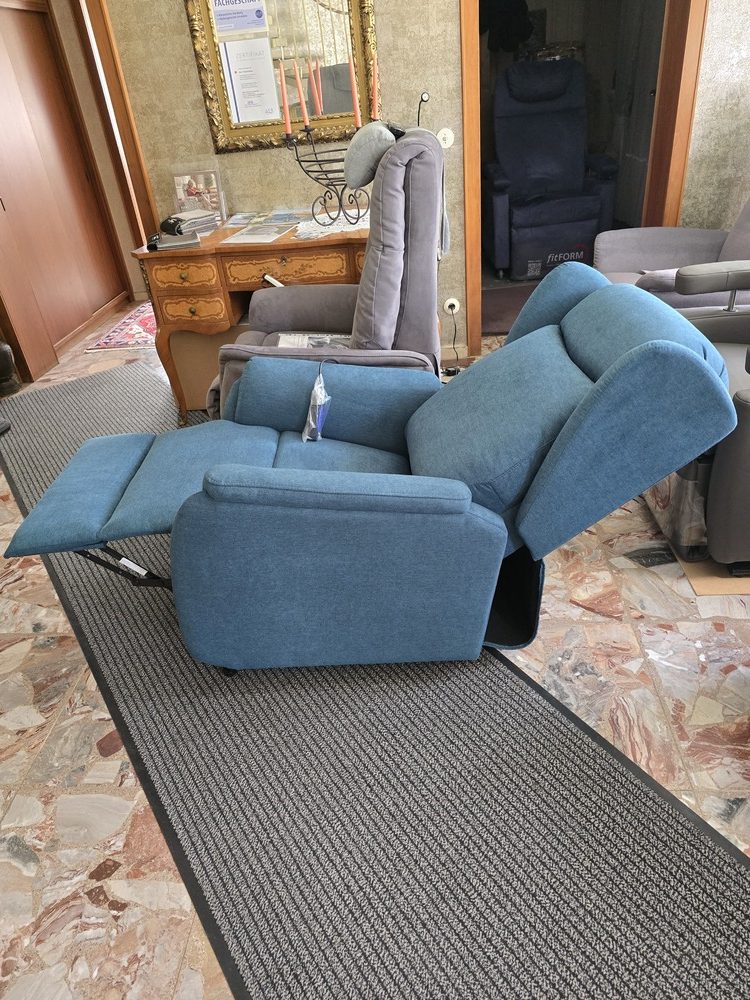 Medtrade Cagliari Pflegesessel petrolblau.