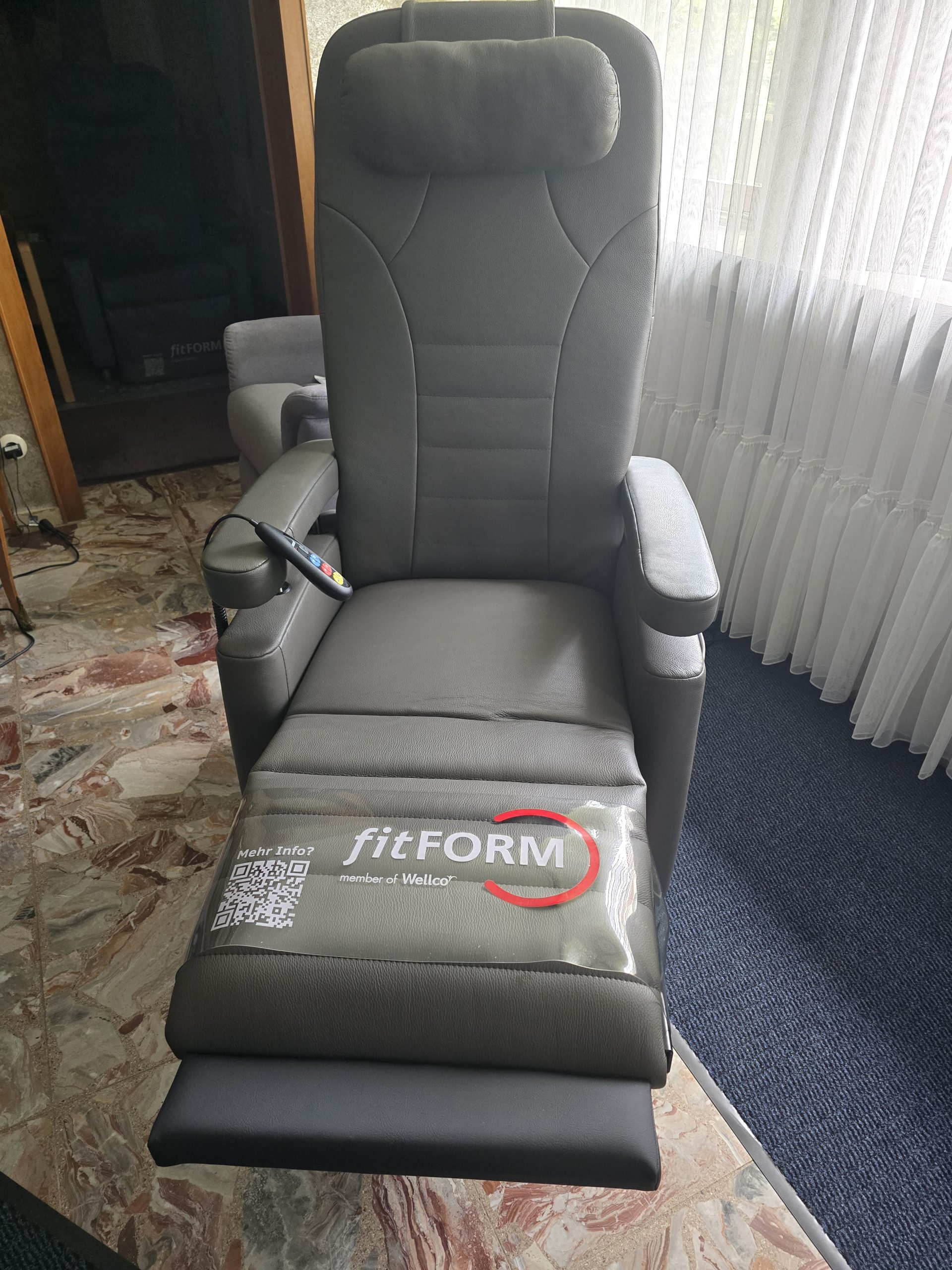 Pflegesessel Fitform 570 Vario, 3-motorig schwarz.